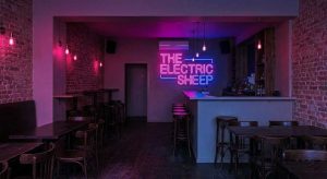 How Neon Signs Transform Restaurant and Bar Interiors
