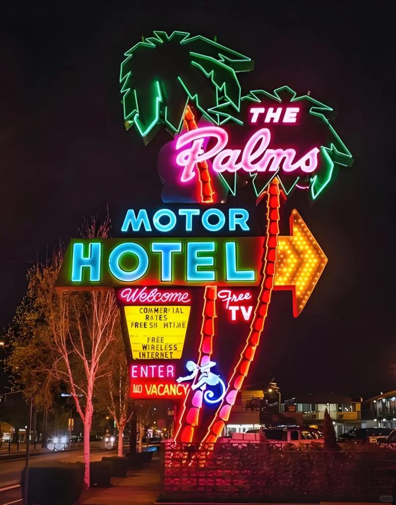 Hotel Neon Signage Design Case: The Palms Motor Hotel